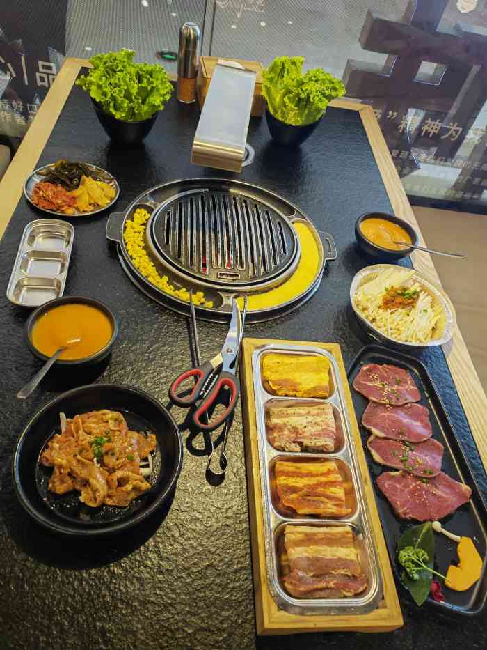 木槿花·炭火烤肉(家天下店)-"[薄荷]环境: 环境不是什么跟特色或者突