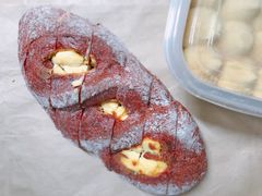 红菜头芝士法包-PAPER STONE BAKERY(天环店)