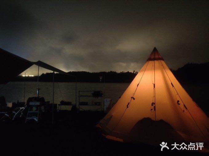 沙滩露营