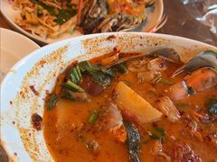 -Chom Cafe and Restaurant