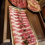 沈阳美女特意带我在上海吃一下家乡的品牌烤肉店