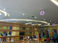 -兜莱·亲亲袋鼠国际早教