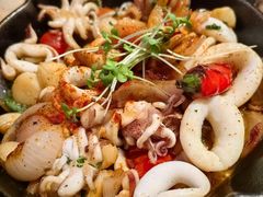 蒜香鱿鱼仔-BROWNSTONE布朗石西班牙餐厅(富城店)