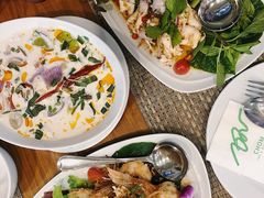 -Chom Cafe and Restaurant