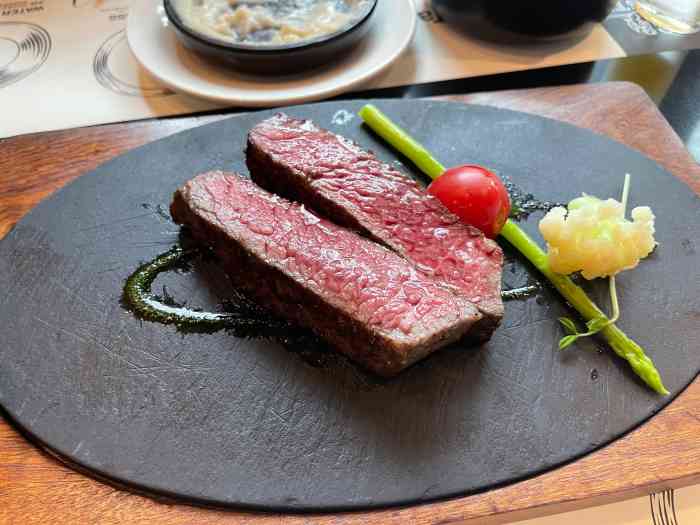 西堤牛排(荟聚中心店)-"[薄荷]环境:当然不能跟恒隆比啦,小小.