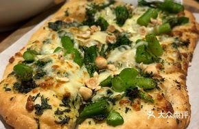 Vegetarian Spinach and Hazelnut Pizza