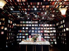 -钟书阁(松江泰晤士小镇店)