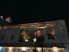 -Lake Shore Hotel & Restaurant