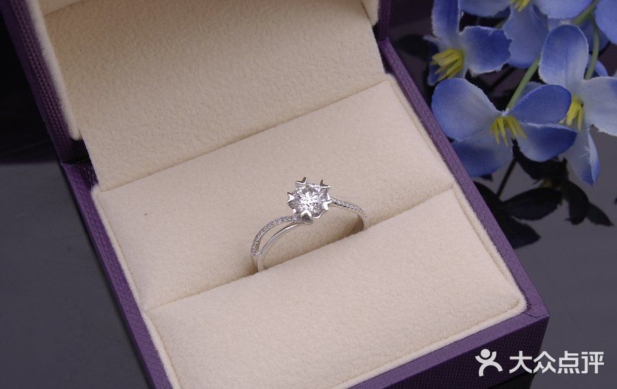 威德钻石-克拉钻大本营(南京东路店)成品1图片