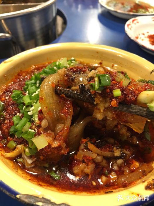 马路边边老成都串串香(星耀城店)冒川粉图片