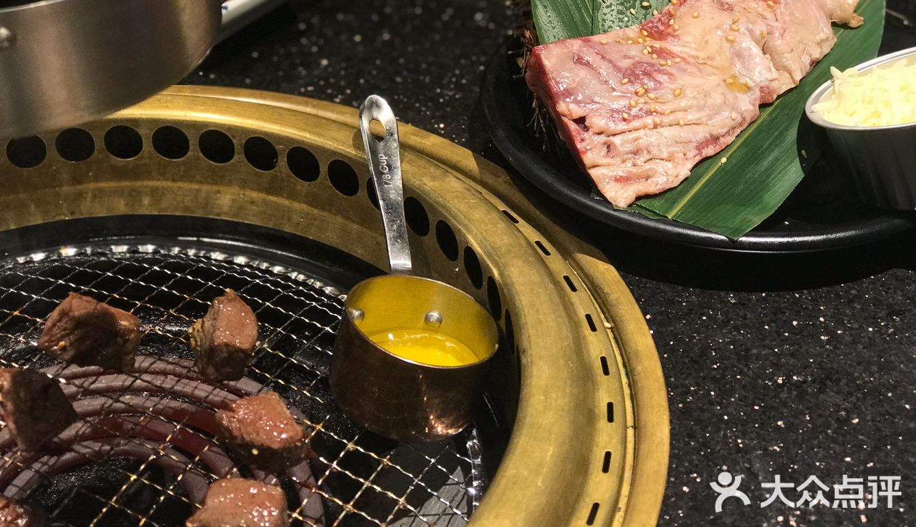 有的沾黄油、有的沾芝士拉丝