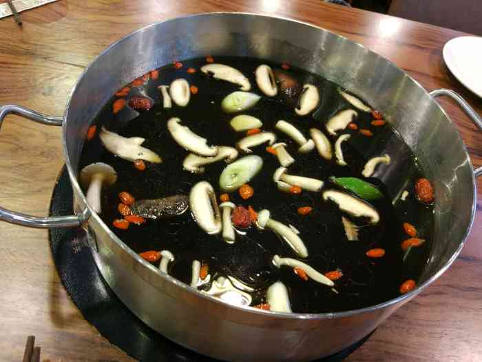 阿骨羊火锅(天津奥体中心店)-"昨天母亲节刚去的,服务菜品环境都特好