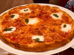 马苏里拉披萨-WOLFGANG PUCK KITCHEN & BAR(迪士尼小镇店)