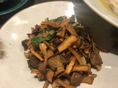 盐焗菌菇-丝路金桃·新疆菜(徐汇店)