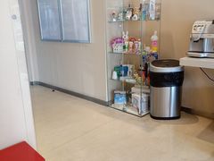 -瑞尔齿科(南京东路名人诊所)