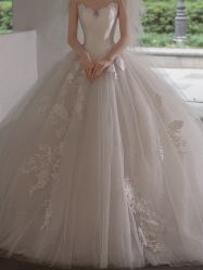-艾米丽婚纱礼服