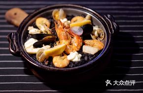 Crescent-shaped Seafood Squid Ink Rice