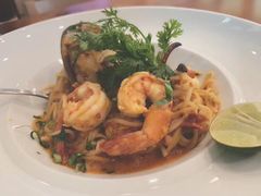 -Chom Cafe and Restaurant