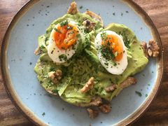 牛油果煮蛋吐司-RAC BAR(安福路店)