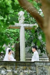 -现代经典婚纱摄影