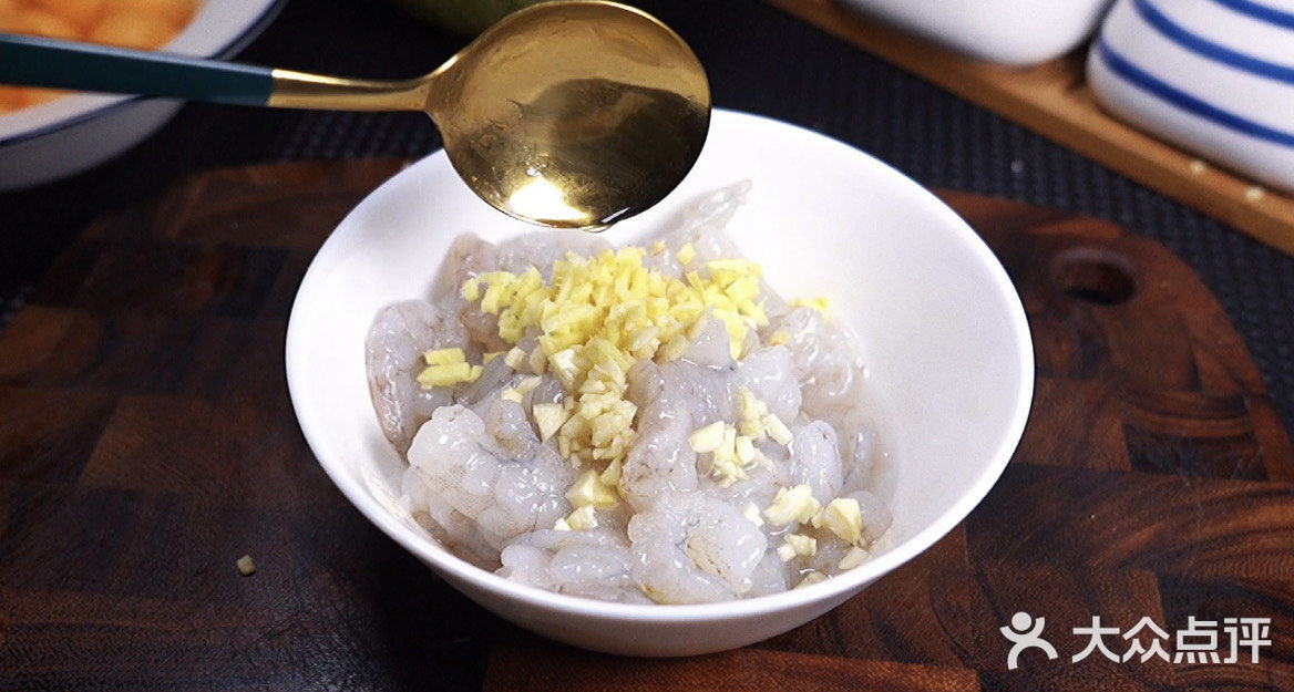 哈密瓜炒虾仁，这是什么神仙美味额！太好吃了呀！