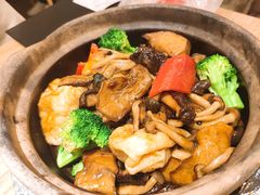 鲍汁金纱鱼腐杂菌煲-粤集·手工粤菜(皇庭广场店)