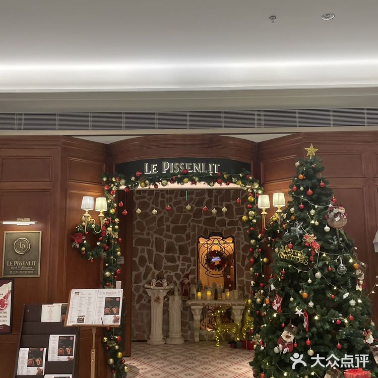 这家西餐厅的圣诞氛围浓度达到了1000%