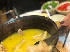 -鲜入围煮花胶鸡海鲜火锅