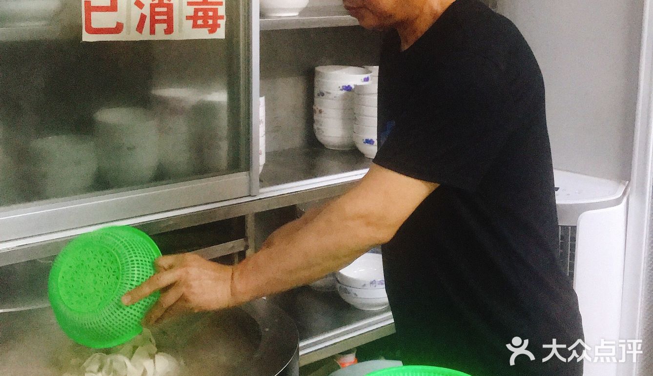 《周震馄饨》 去宜兴玩，路过了网红周震馄饨
