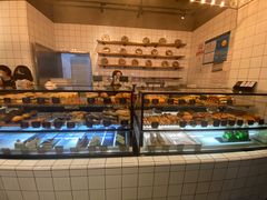 面包甜点陈列柜-81BAKERY(大学路店)