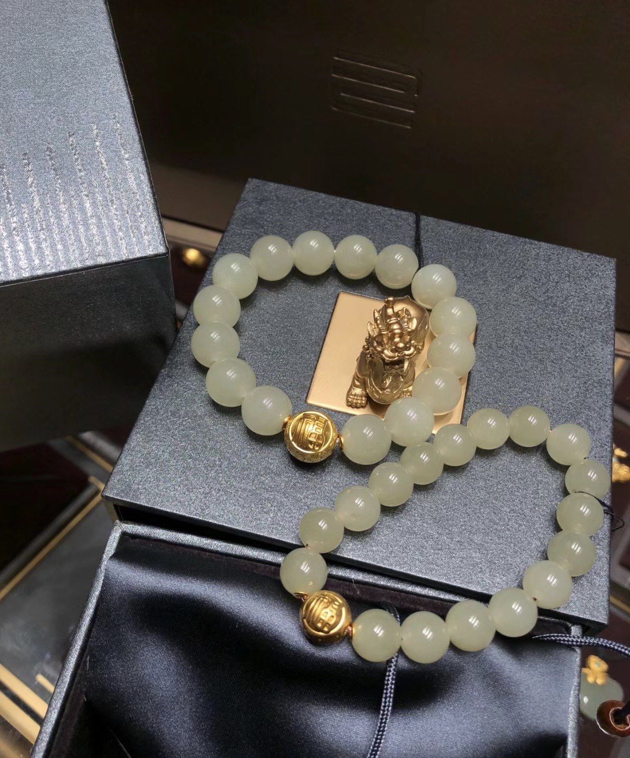 周大福国玉手串 金玉良缘
