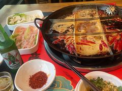 九宫格红锅-纸盐河码头火锅(十八梯店)