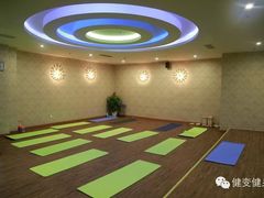 -健变健身俱乐部(前海天虹商场店)