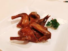 脆皮乳鸽-利苑酒家(合景国际金融广场店)