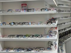 -美式眼镜·授权蔡司.依视路.尼康.豪雅.明月(南翔印象城店)