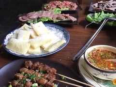 -乡土黄·鲜牛肉火锅·小龙虾(兴业街店)