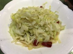 炝炒包菜丝-老街鱼嘴巴(坡子街老店)