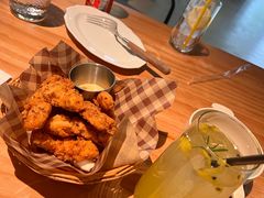 -三勾JJJ Burger&Coffee(梅溪湖店)
