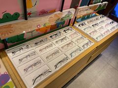 -LOOK眼镜·蔡司依视路配镜(宝山万达店)