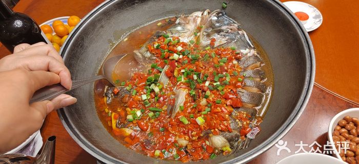 俏湘厨•地道湘菜(北洼路店)剁椒鱼头图片