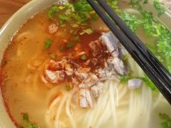 -亮亮面馆(经六路店)