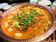 -沪小二炭火蛙锅(淮海中路美食不夜城店)