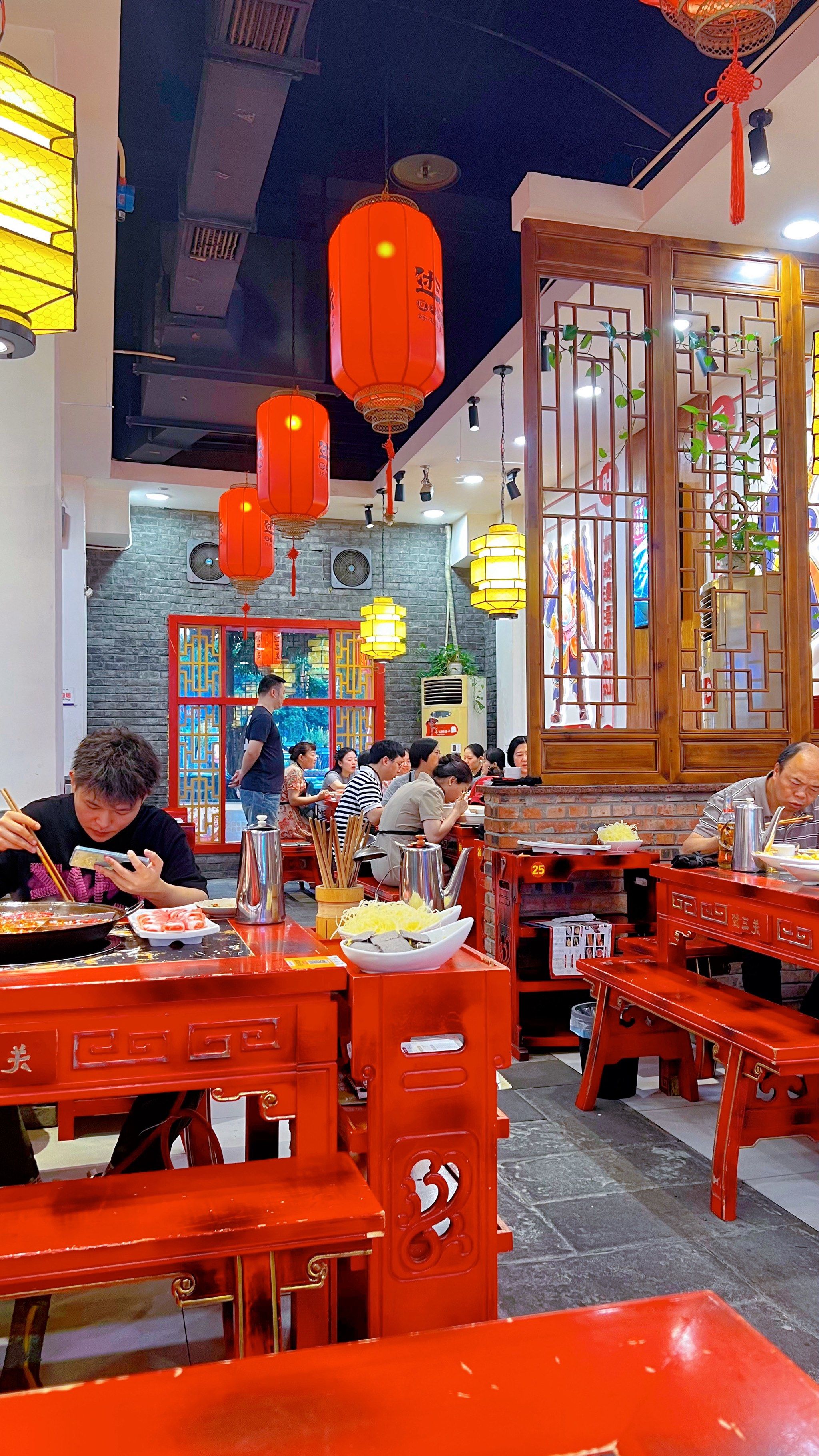 惊艳十年的重庆火锅,藏在街边的秘密宝藏