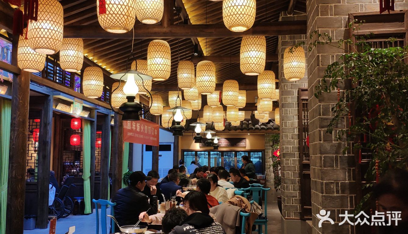 百步亭的店比较大，有2层，是新装修的