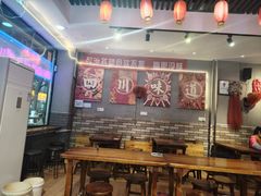 -爆炸头阿姨小四川正宗川味小吃(无任何分店)