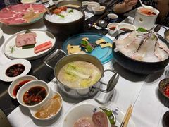 -红鼎豆捞·非遗鲍皇汤火锅(宝丰路店)