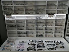 -视野联行眼镜•蔡司•依视路(温江店)