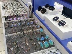 -美式眼镜·授权蔡司.依视路.尼康.豪雅.明月(南翔印象城店)