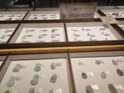 -北京七彩云南翡翠珠宝旗舰店(月坛店)