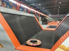 -反弹空间蹦床主题乐园